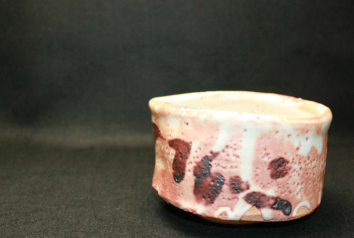 26146     加藤唐九郎	志野茶碗（昭和59年　1984年　玄　加藤唐九郎作品集　No.82掲載品）　  KATO Tokuro