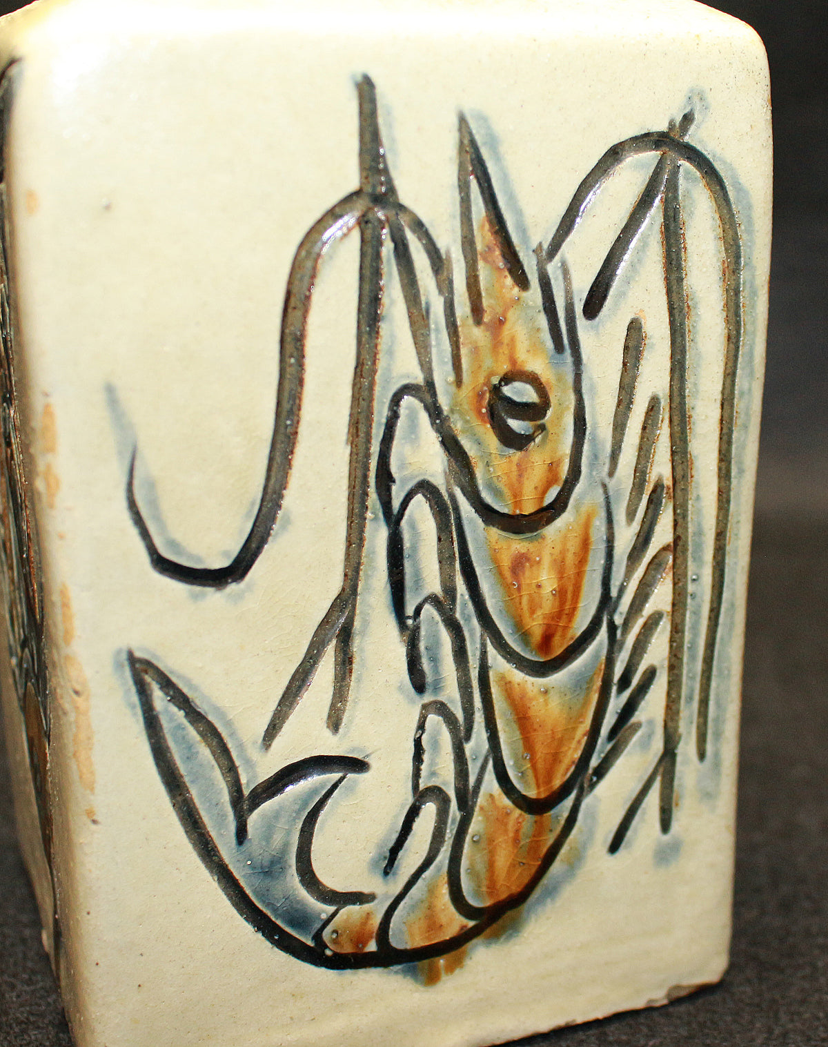 26161 人間国宝 金城次郎 海老魚文角瓶 KINJO Jiro – アート飛田