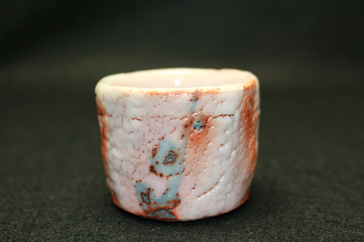 26165    人間国宝　加藤孝造　志野ぐい呑①　KATO Kozo