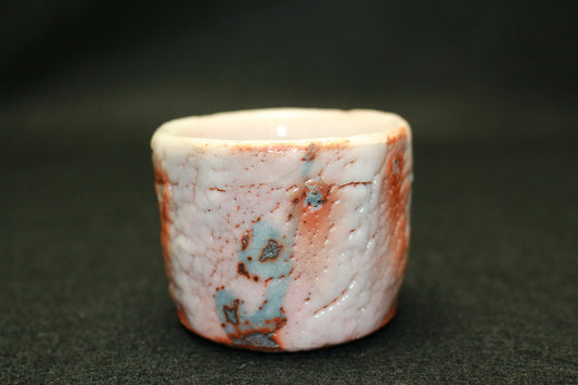 26165    人間国宝　加藤孝造　志野ぐい呑①　KATO Kozo