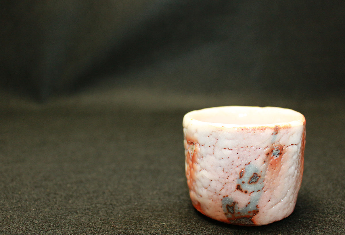 26165    人間国宝　加藤孝造　志野ぐい呑①　KATO Kozo