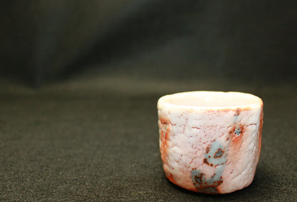 26165    人間国宝　加藤孝造　志野ぐい呑①　KATO Kozo