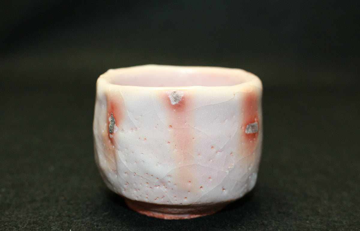 26168    人間国宝　加藤孝造　志野ぐい呑②　KATO Kozo