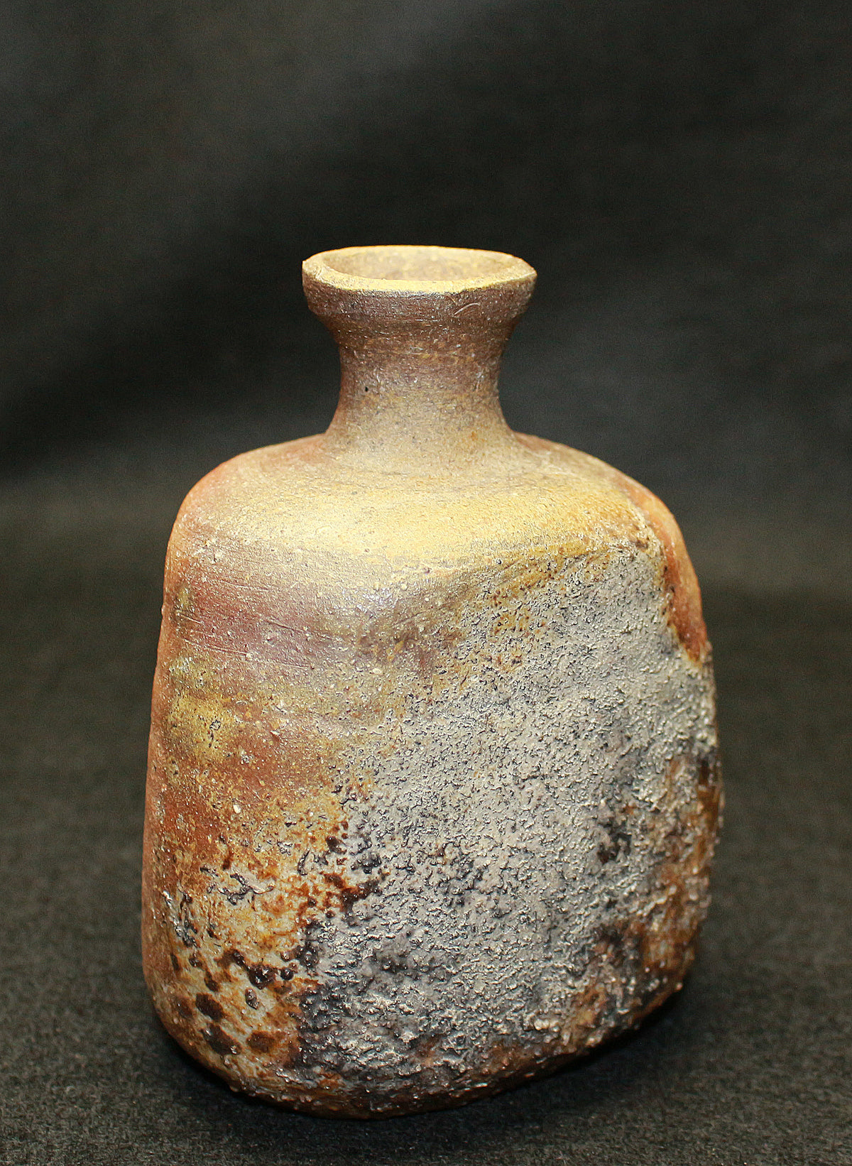 26170 Nakamura Rokuro Bizen Sake Bottle 