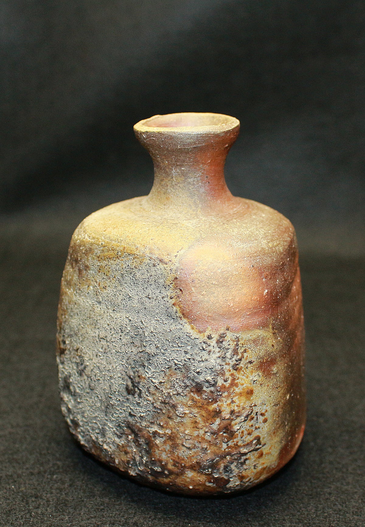 26170 Nakamura Rokuro Bizen Sake Bottle 