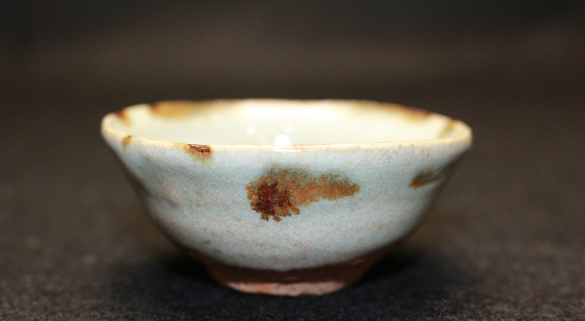 26186   人間国宝　清水卯一   灰釉鉄彩盃　SHIMIZU　Uichi