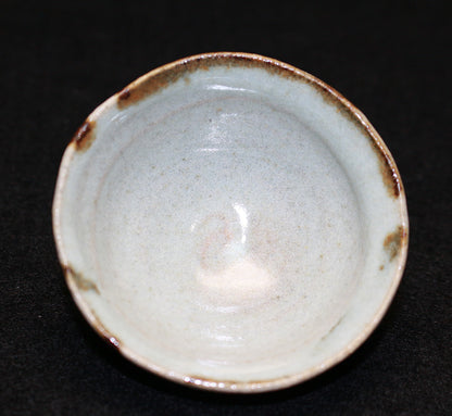 26186   人間国宝　清水卯一   灰釉鉄彩盃　SHIMIZU　Uichi