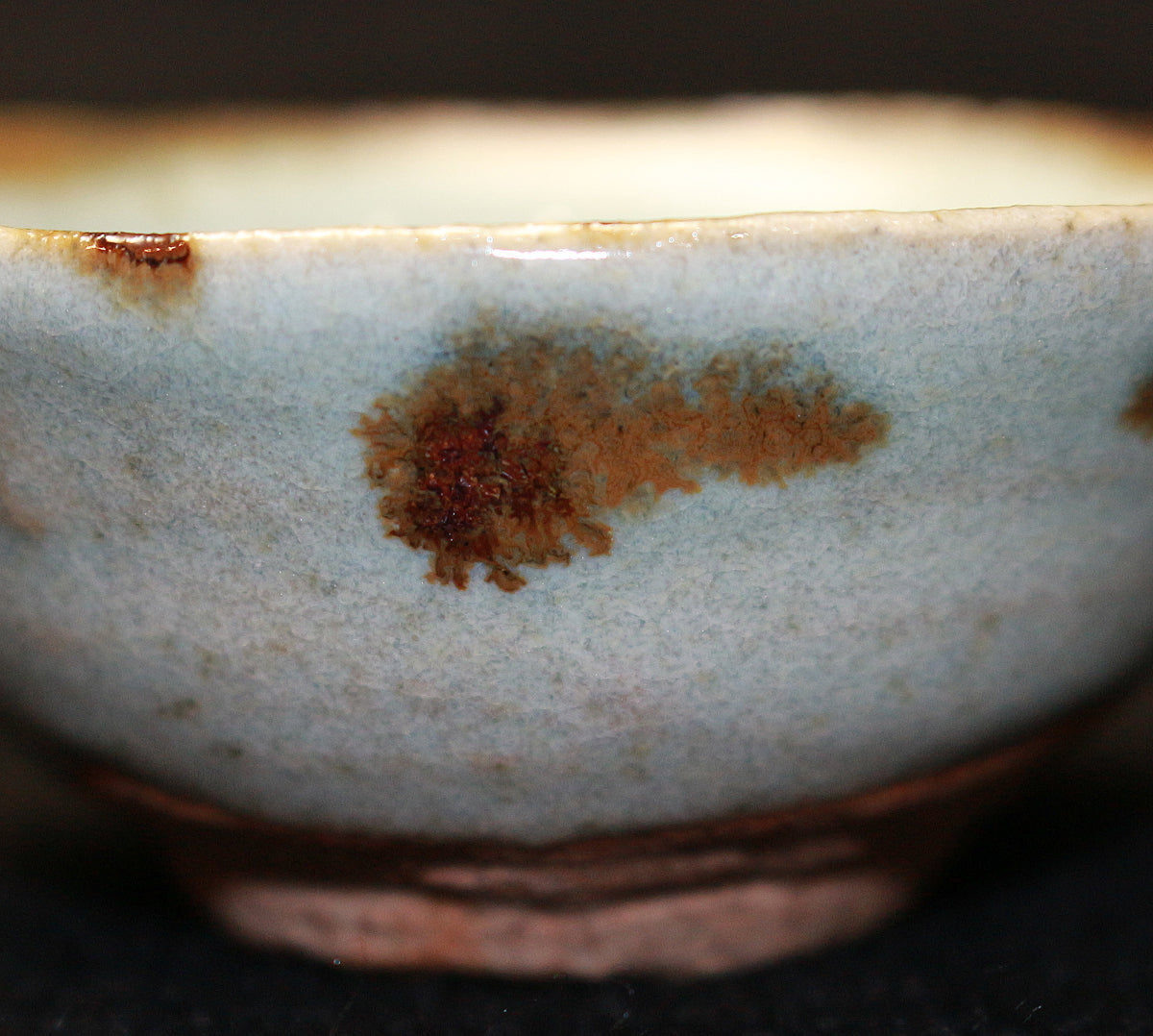 26186   人間国宝　清水卯一   灰釉鉄彩盃　SHIMIZU　Uichi