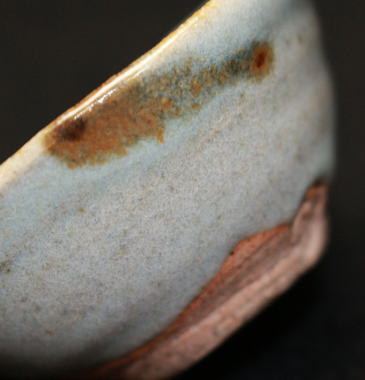 26186   人間国宝　清水卯一   灰釉鉄彩盃　SHIMIZU　Uichi