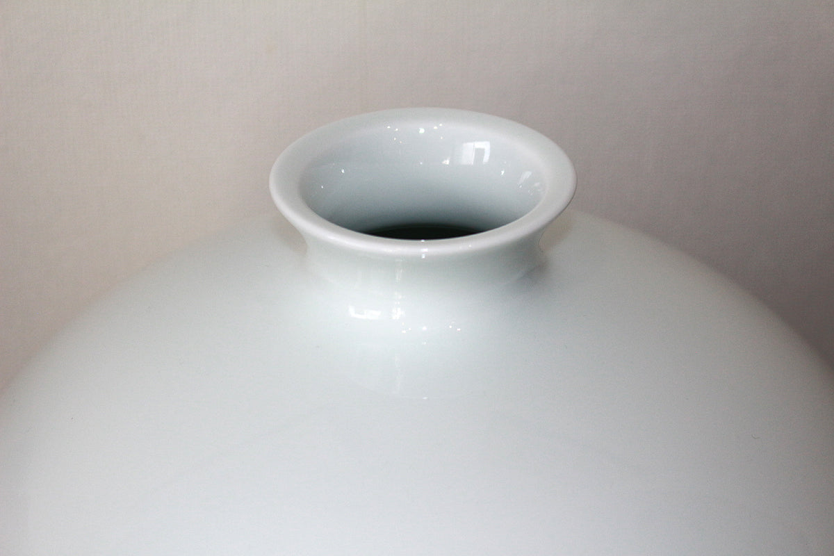 26180　人間国宝　井上萬二	　白磁丸形壷①