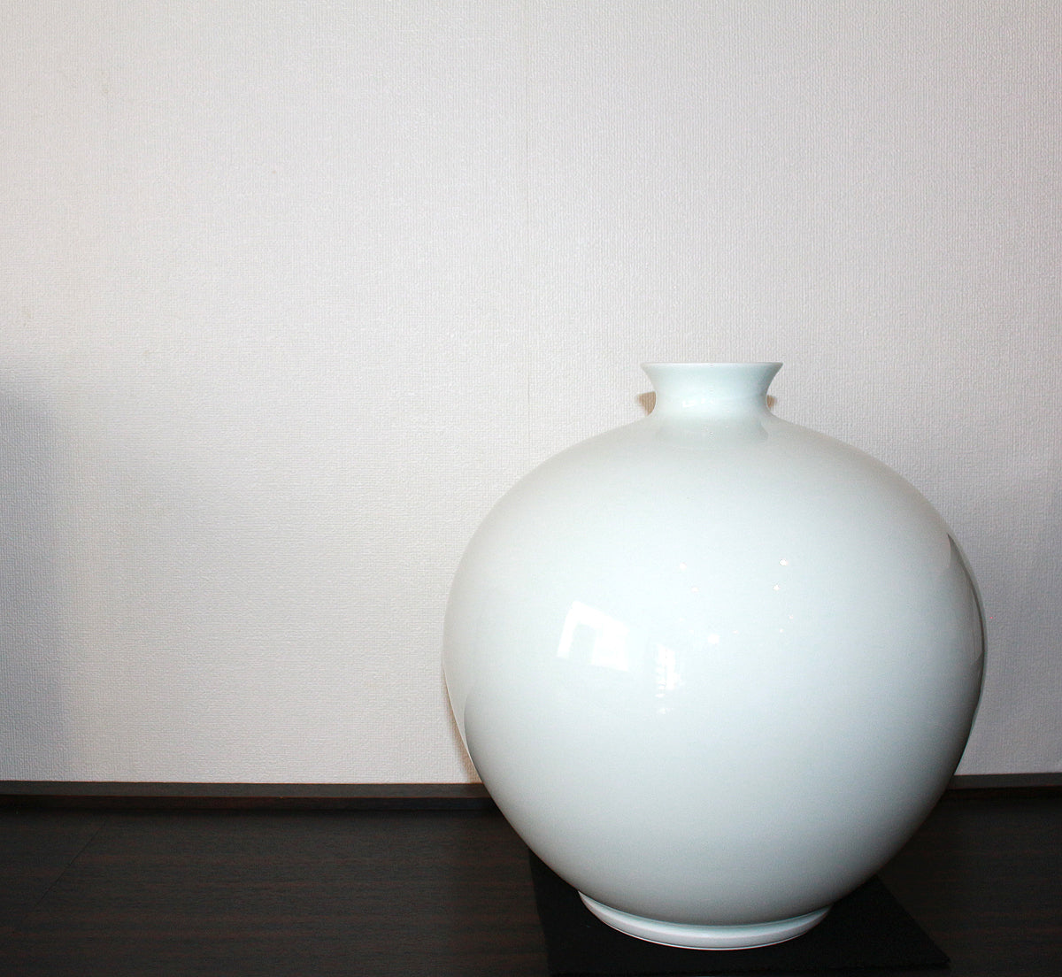 26180　人間国宝　井上萬二	　白磁丸形壷①