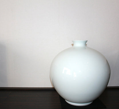 26180　人間国宝　井上萬二	　白磁丸形壷①