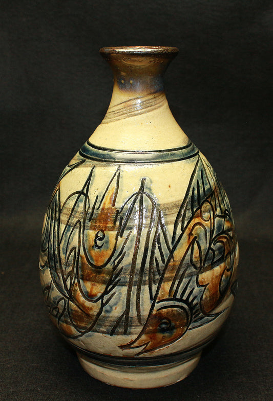 26182	人間国宝　金城次郎　海老魚紋花瓶　　Kinjo　Jiro