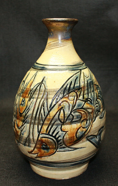 26182	人間国宝　金城次郎　海老魚紋花瓶　　Kinjo　Jiro