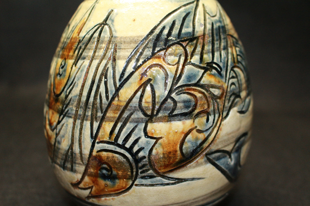 26182	人間国宝　金城次郎　海老魚紋花瓶　　Kinjo　Jiro