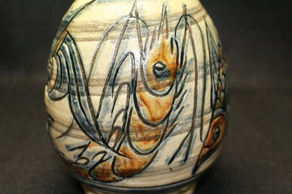 26182	人間国宝　金城次郎　海老魚紋花瓶　　Kinjo　Jiro