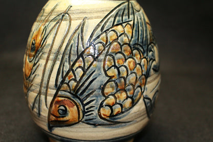 26182	人間国宝　金城次郎　海老魚紋花瓶　　Kinjo　Jiro