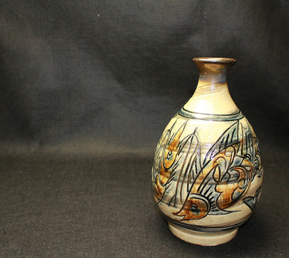 26182	人間国宝　金城次郎　海老魚紋花瓶　　Kinjo　Jiro