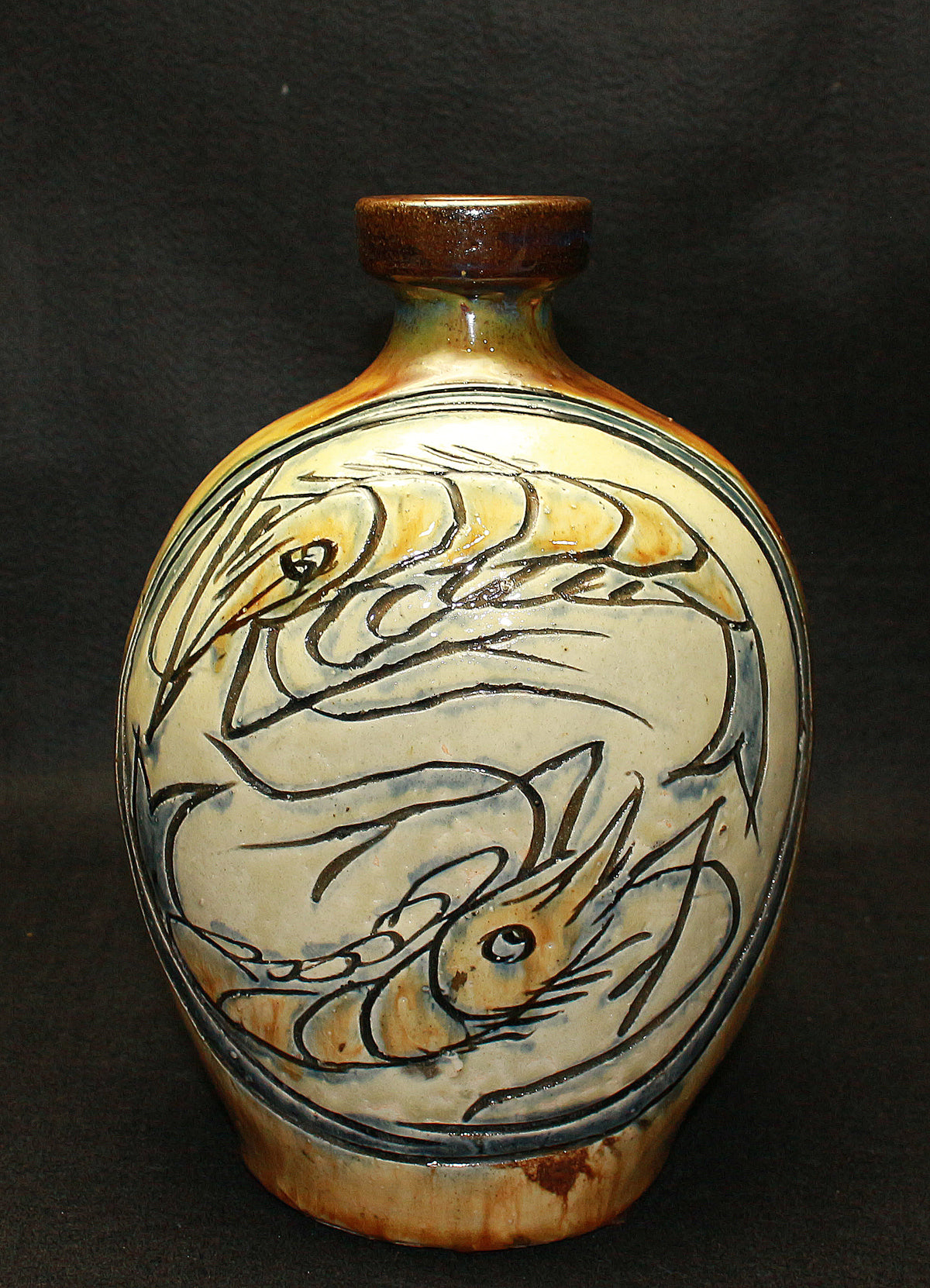 26183	人間国宝　金城次郎　扁壷（海老文）　　Kinjo　Jiro