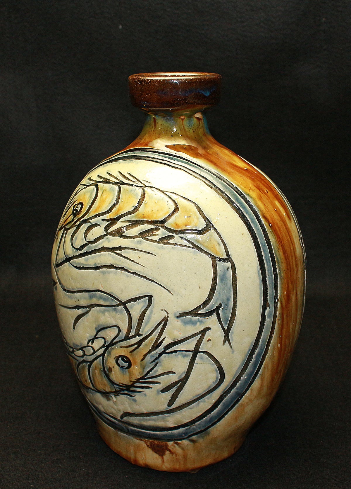 26183	人間国宝　金城次郎　扁壷（海老文）　　Kinjo　Jiro