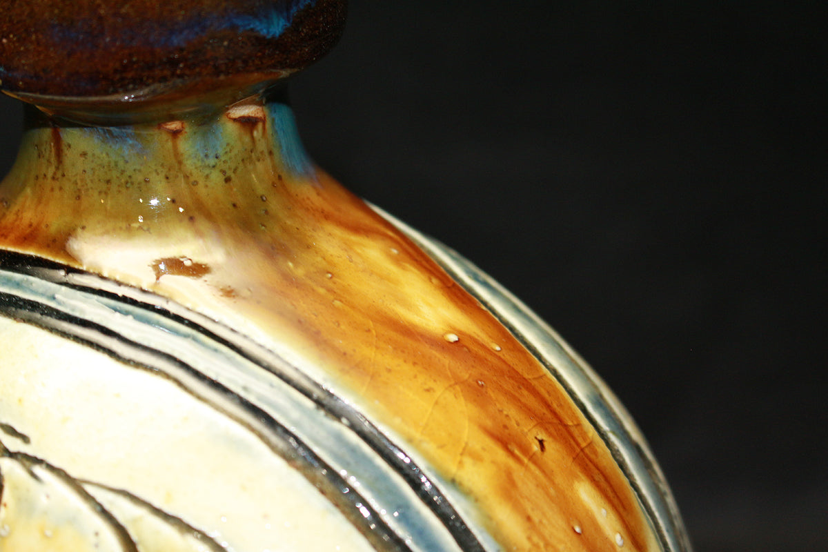 26183	人間国宝　金城次郎　扁壷（海老文）　　Kinjo　Jiro