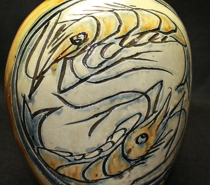 26183	人間国宝　金城次郎　扁壷（海老文）　　Kinjo　Jiro