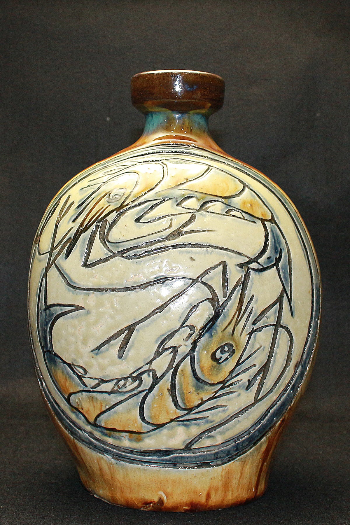 26183	人間国宝　金城次郎　扁壷（海老文）　　Kinjo　Jiro