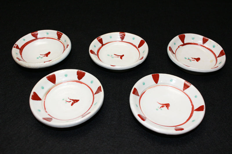 26211 金重素山［有邦識］（紅絵小皿）