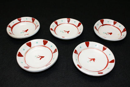 26211 金重素山［有邦識］（紅絵小皿）