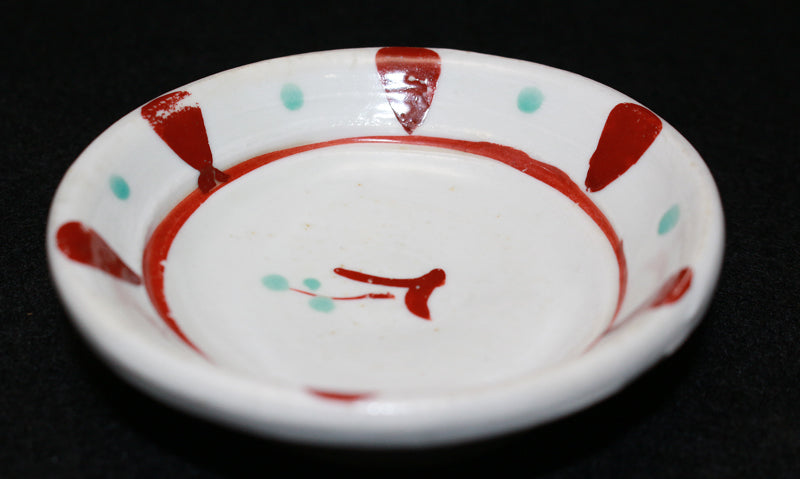 26211 金重素山［有邦識］（紅絵小皿）