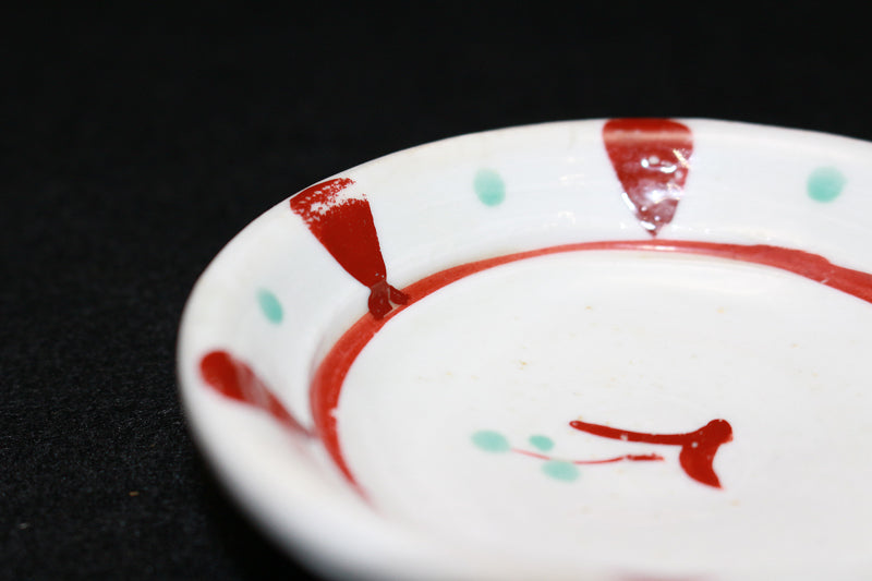 26211 金重素山［有邦識］（紅絵小皿）