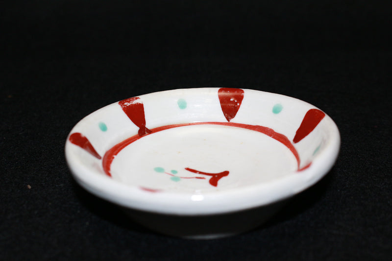 26211 金重素山［有邦識］（紅絵小皿）