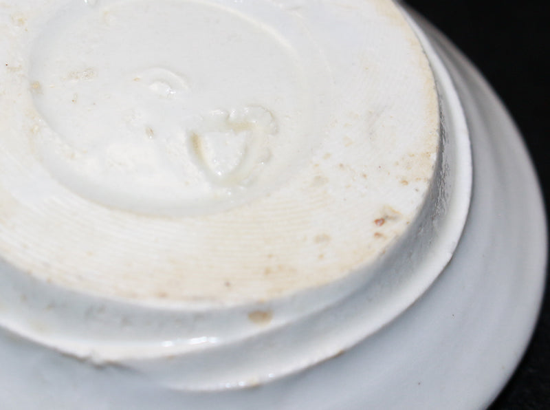 26211 金重素山［有邦識］（紅絵小皿）