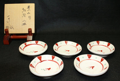 26211 金重素山［有邦識］（紅絵小皿）