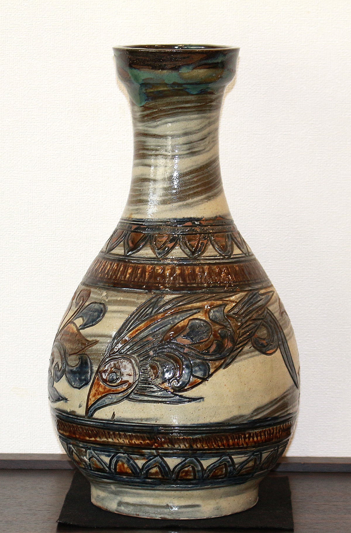 26189　 人間国宝   金城次郎　魚紋花瓶　KINJO　Jiro