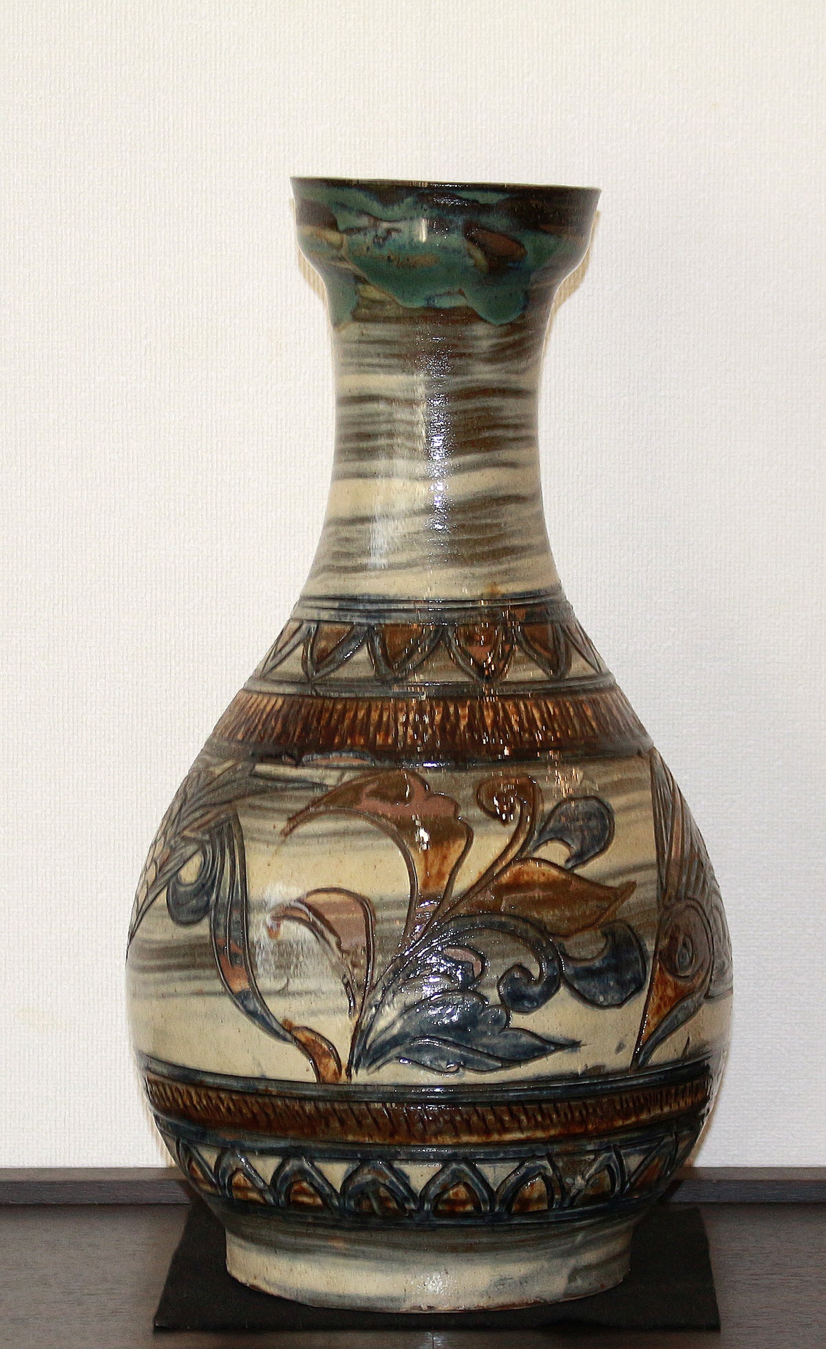 26189　 人間国宝   金城次郎　魚紋花瓶　KINJO　Jiro