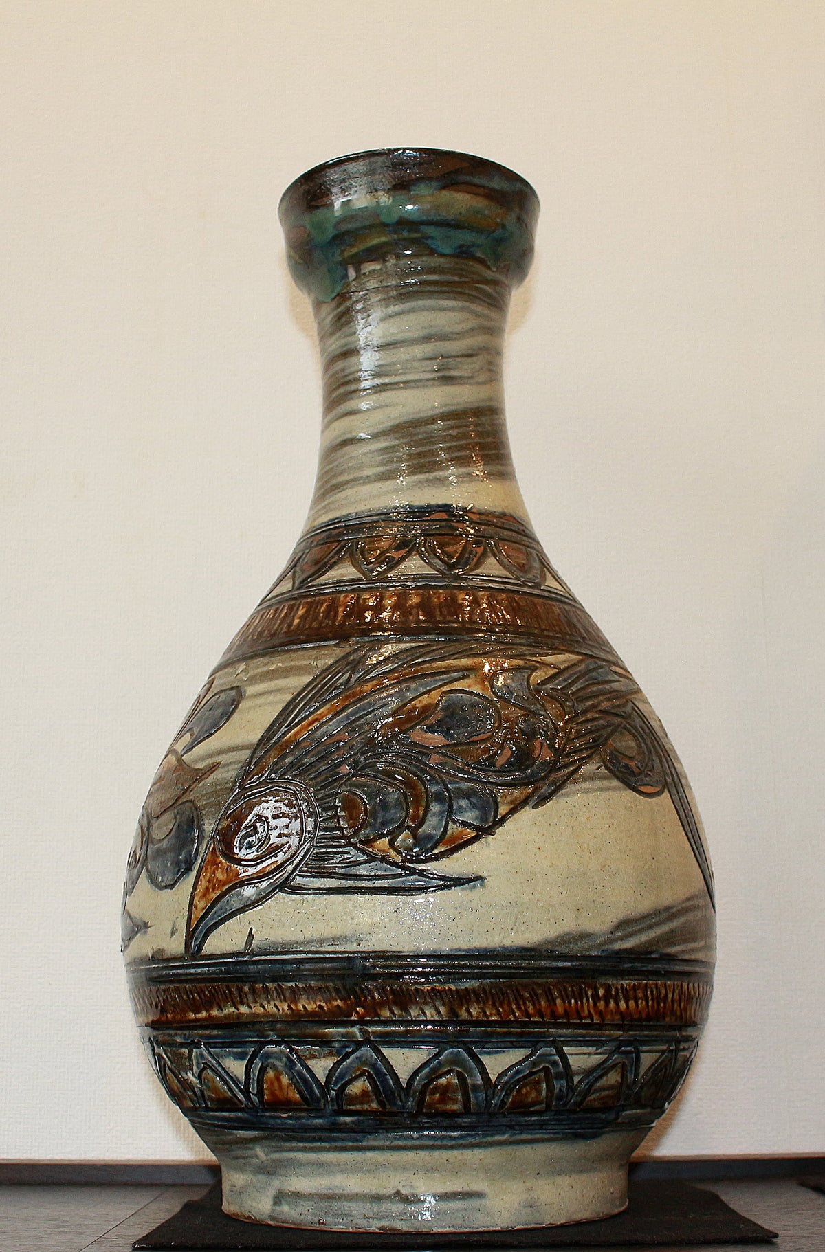 26189　 人間国宝   金城次郎　魚紋花瓶　KINJO　Jiro