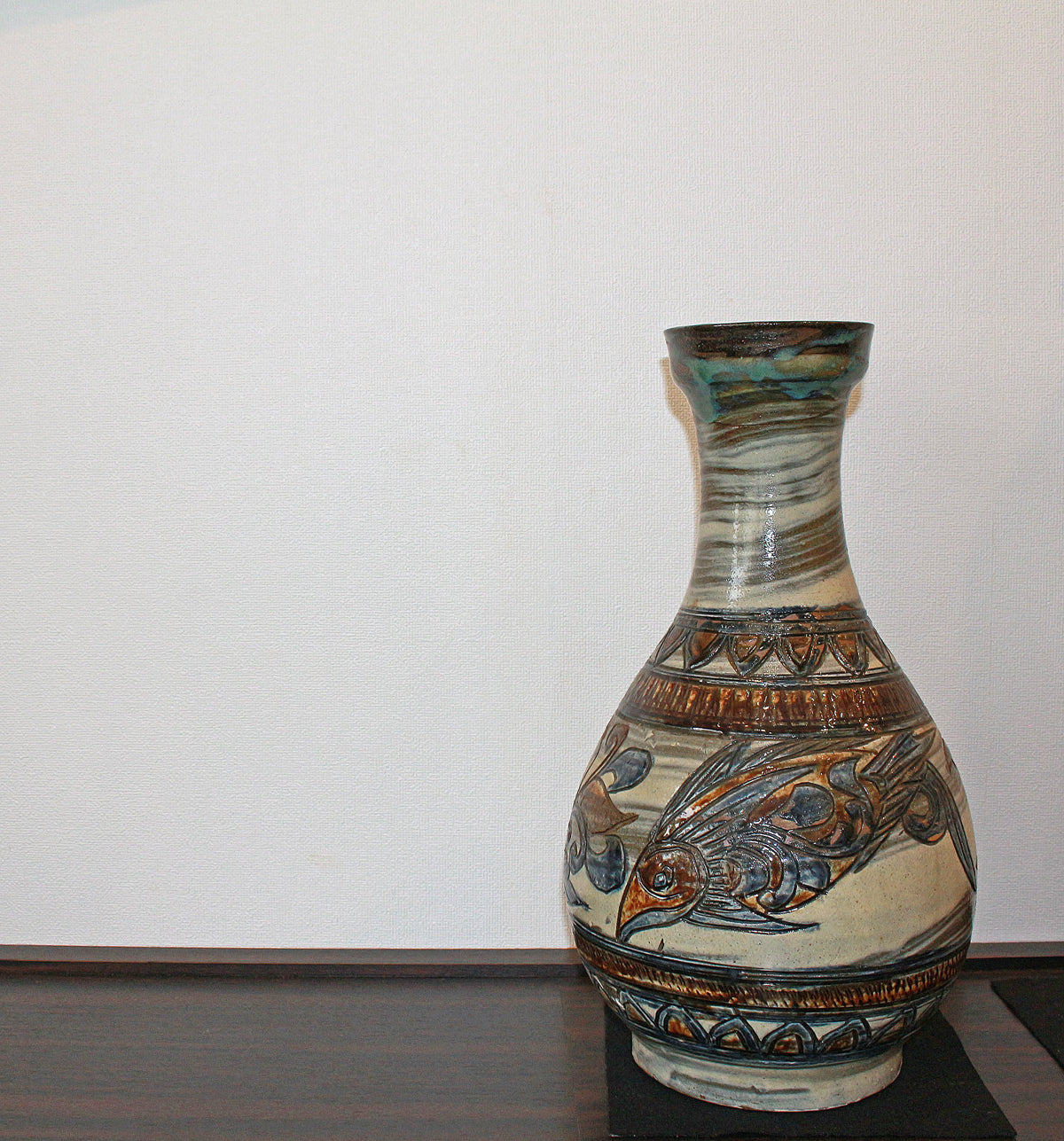 26189　 人間国宝   金城次郎　魚紋花瓶　KINJO　Jiro