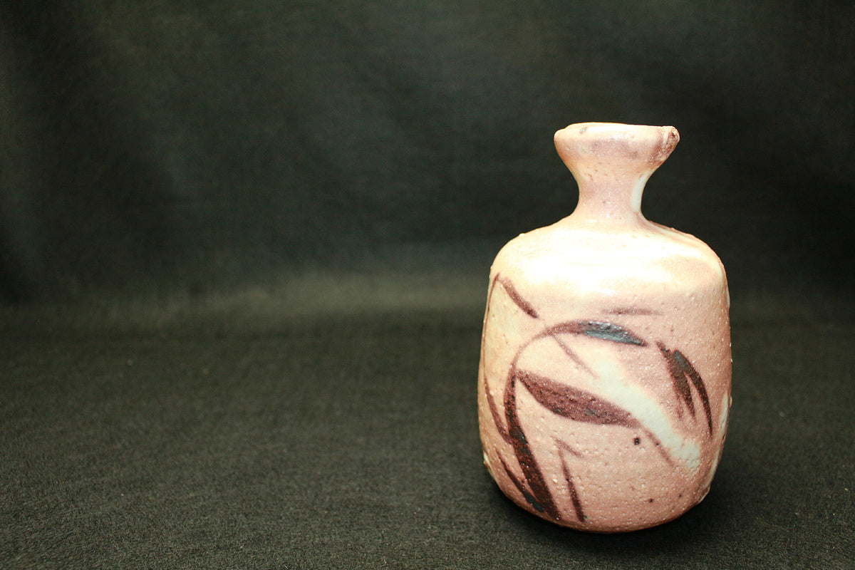 26207	加藤重髙	　志野徳利　KATO Shigetaka