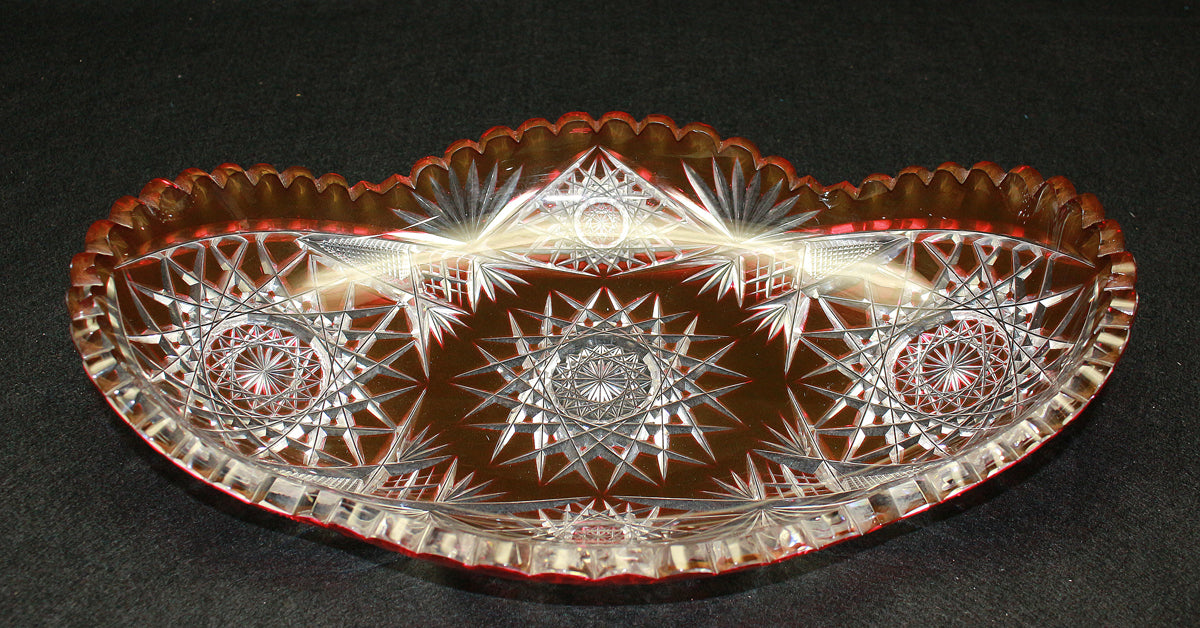 26196    バカラ	ギヤマンカットグラス赤長皿（春海商店箱）