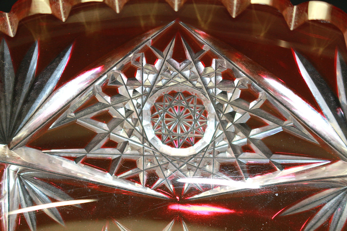 26196    バカラ	ギヤマンカットグラス赤長皿（春海商店箱）