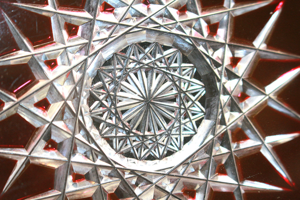 26196    バカラ	ギヤマンカットグラス赤長皿（春海商店箱）