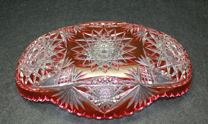 26196    バカラ	ギヤマンカットグラス赤長皿（春海商店箱）