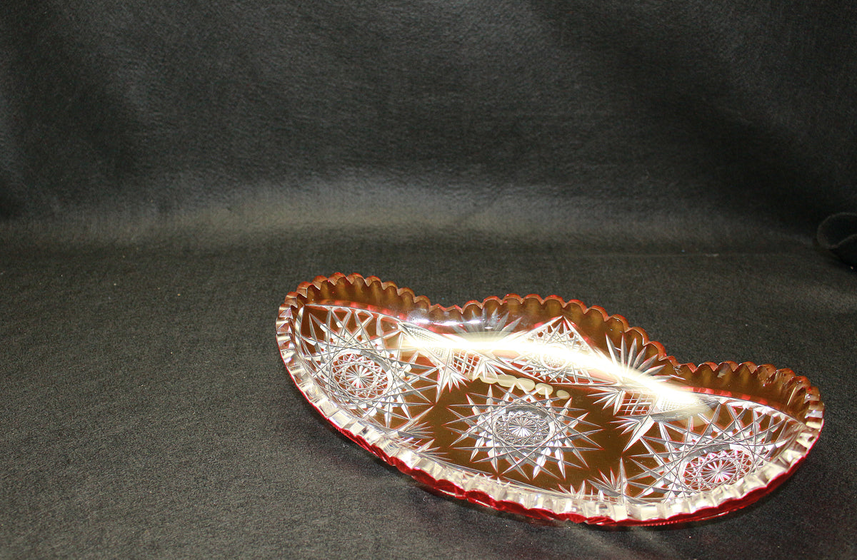 26196    バカラ	ギヤマンカットグラス赤長皿（春海商店箱）