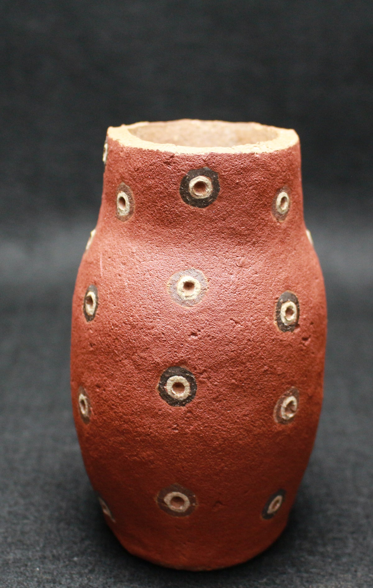 26200 鸭田庄司红小花瓶（1974年，鸭田庄司全集）