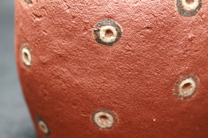 26200 鸭田庄司红小花瓶（1974年，鸭田庄司全集）