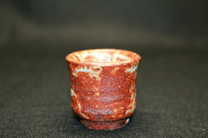 26217	北大路魯山人	　赤志野内桧垣文ぐいのみ（黒田識）　　KITAOJI  Rosanjin