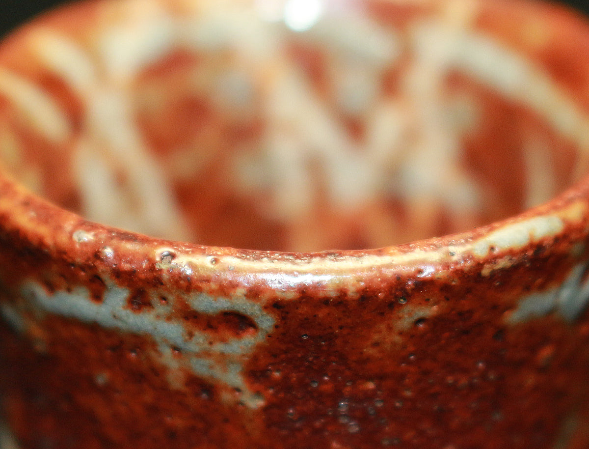 26217 北大路魯山人 赤志野内桧垣文ぐいのみ（黒田識） KITAOJI