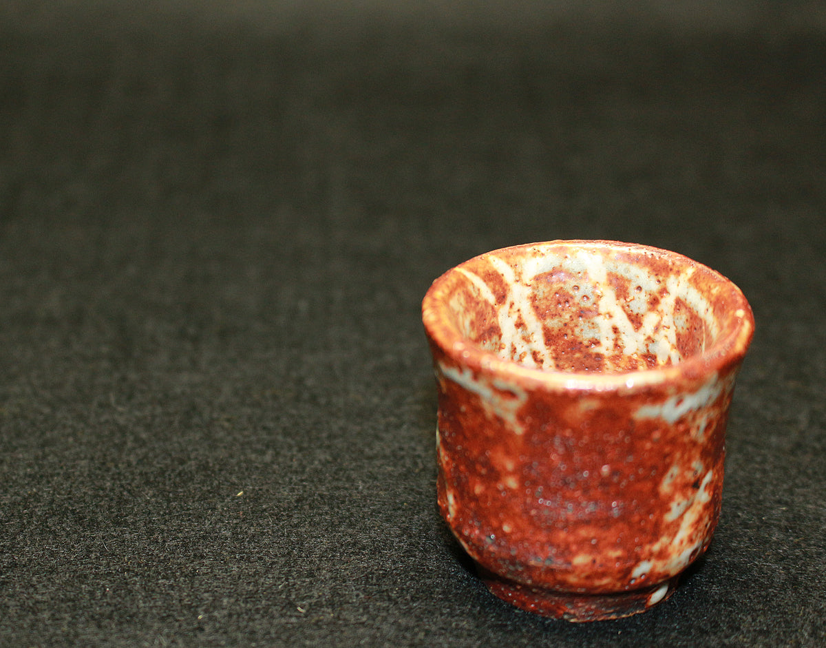 26217	北大路魯山人	　赤志野内桧垣文ぐいのみ（黒田識）　　KITAOJI  Rosanjin