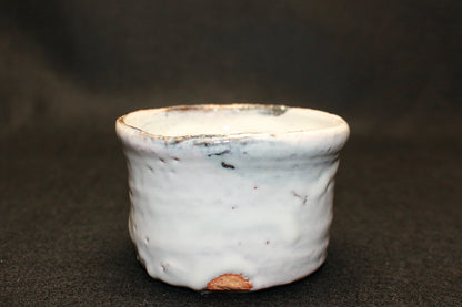 26219　人間国宝　１１代三輪休雪	萩焼盃（彫銘） 　MIWA  Kyusetsu